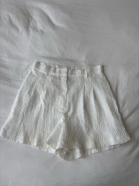 Princess Polly White Textured High Waisted Shorts – Size 4